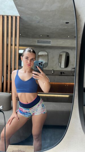 Marina Yers Instagram - Menciona a esa amiga 😏🤌🏼