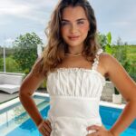 Marina Yers Instagram - 1. Foto de hoy, hecha por mi churri 😍 2. Otra sin maquillar recién levantada 3. Lombok, la isla más bonita y donde peor lo he pasado 4. El barco se hundía, las tres peores horas de mi vida 5. Había olas como caballos 🐎 aunque en el vídeo no se termina de notar 6. Eso sí, la naturaleza en Lombok una PASADA. 7. El puerto de Bali, precioso. 8. Y yo también 🥰
