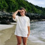 Marina Yers Instagram - 1. Foto de hoy, hecha por mi churri 😍 2. Otra sin maquillar recién levantada 3. Lombok, la isla más bonita y donde peor lo he pasado 4. El barco se hundía, las tres peores horas de mi vida 5. Había olas como caballos 🐎 aunque en el vídeo no se termina de notar 6. Eso sí, la naturaleza en Lombok una PASADA. 7. El puerto de Bali, precioso. 8. Y yo también 🥰