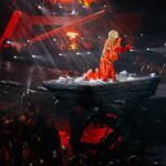 Marina Zhadan Instagram - Пусть этот рилс станет знаком, чтобы набрать прямо сейчас близким 🫂 Отмечай в комментариях того, с кем в данный момент хочешь быть рядом ❤️✈️