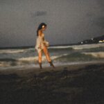 Marina Zhadan Instagram – Самоидентификация.
Какое сложное слово, не правда ли? И я не про грамматику. А может и про неё, если принц и нищий встречаются в одном теле, но, ожидаемо, не могут грамотно выстроить диалог. Так было и у меня.
Пока «Мэри-принц» улыбается с обложек, «Мэри-нищий» не находит себе места в собственном большом доме.
Я смогла подружить принца с нищим в себе. Конечно, пополнив коллекцию свежих ран, но, надеюсь, навсегда ответив себе на вопрос «Кто я?».
Гармония. 
Какое простое слово, не правда ли?😉