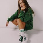 Marina Zhadan Instagram - Ты никогда не пройдешь свой путь до конца, если будешь останавливаться, чтобы бросить камень в каждую тявкающую собаку. (с) Костюм: @addicted_cashmere 🤤🖤