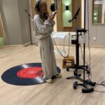 Marina Zhadan Instagram - Приоткрываю дверь в закулисье китайского шоу 🇨🇳 Для меня это знаковое событие в моей жизни. Сегодня, когда мне говорят, что в Китае я на втором месте в поисковых запросах, а в соцсетях уже более 6 млн. упоминания тэга «Мари Краймбрери», я не верю в это. Участие в «Ride the Wind» для меня, в первую очередь, – это про творчество. И, конечно же, возможность исполнить свою авторскую песню, а также показать наш номер. Результат — лишь вершина айсберга, за которой скрывается большая проделанная работа 🏔️