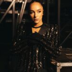 Marina Zhadan Instagram - Я всю жизнь опираюсь на свои травмы. И по ним поднимаюсь вверх. Наверное, оттого так сильно удивляюсь, когда вижу тех, кого они задели острыми углами. Чтобы твои собственные зеркала впивались в тебя осколками, - их сначала нужно разбить. Вот главная ошибка, которую совершают многие люди.🖤