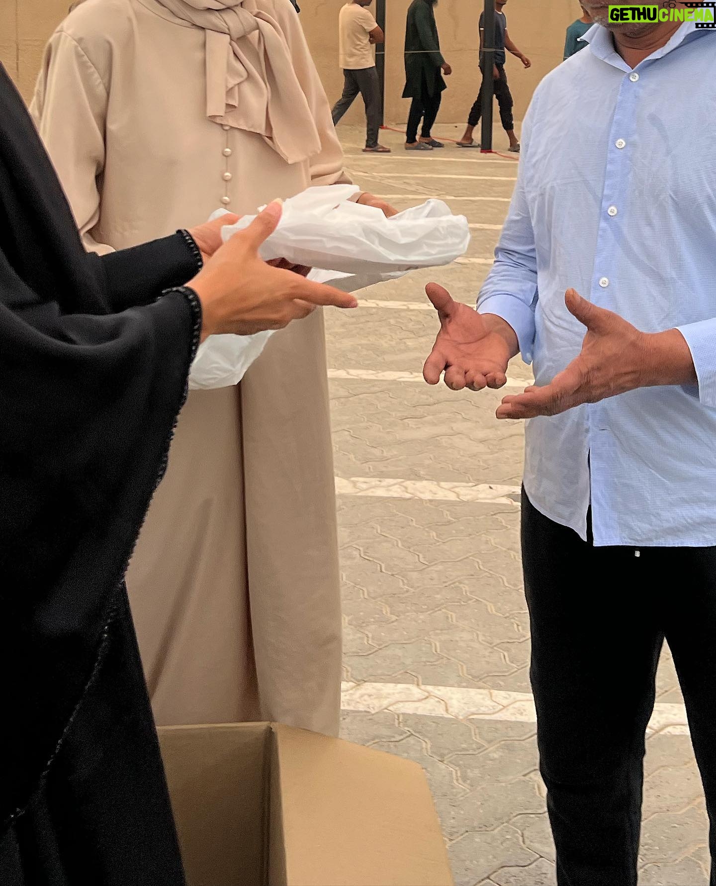 Marine El Himer Instagram - C’est le coeur empli d’émotion que je suis allée à la rencontre de ceux qui ne demandent qu’un signe d’aide, d’humanité et d’espoir. Si la vie m’a bien appris une chose c’est de faire le bien autour de soi, de tendre la main à son prochain, qu’elle que soit la nature et la valeur de la Sadaqa. Faites selon vos moyens et vos possibilités ; mais surtout n’attendez rien en retour, car la récompense ultime est celle accordée par le tout puissant 🤲🏽🤍✨ #photooftheday ✨