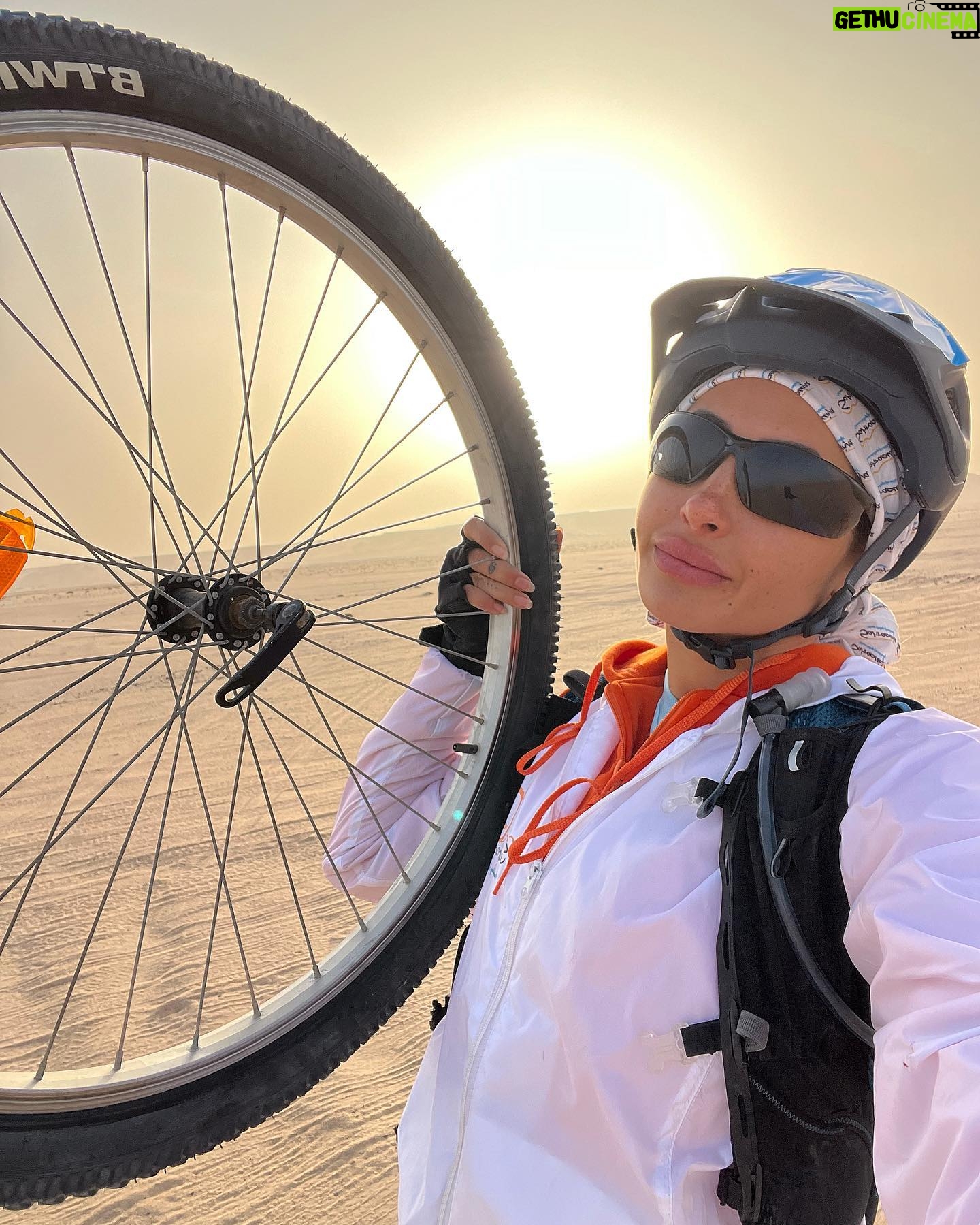 Marine El Himer Instagram - Se battre pour une cause juste est déjà une victoire 🚲🇲🇦 @sahraouiyamaroc @sosvillagesdenfantsmaroc Cagnotte solidaire pour la construction du 6 éme villlage d’enfant sos au Maroc à Dakhla 🇲🇦 https://www.sos-maroc.org/sahraouiya/ #marocco #love #warrior #sisters #proud
