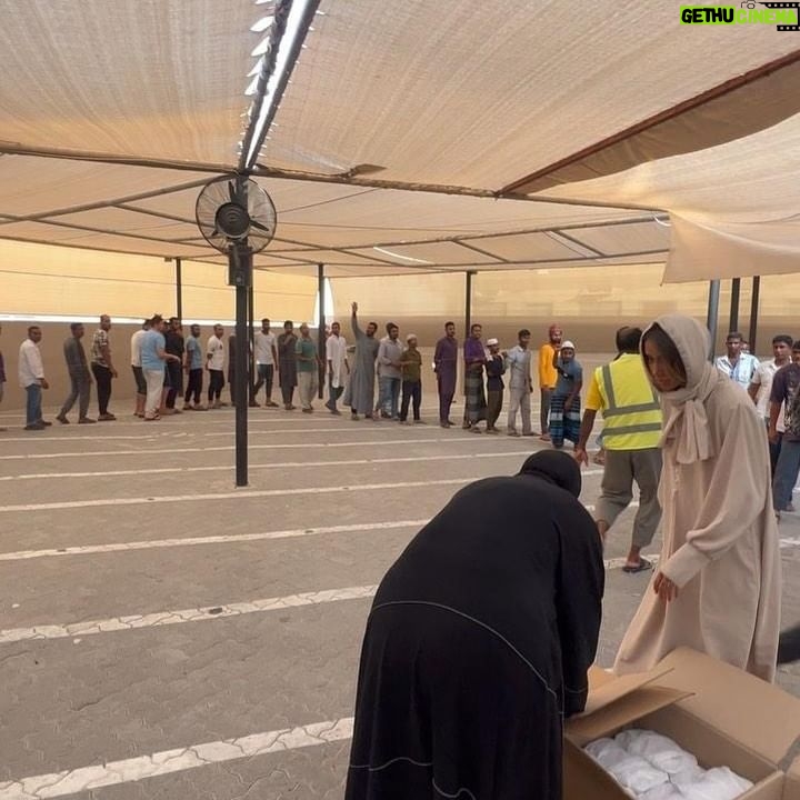 Marine El Himer Instagram - C’est le coeur empli d’émotion que je suis allée à la rencontre de ceux qui ne demandent qu’un signe d’aide, d’humanité et d’espoir. Si la vie m’a bien appris une chose c’est de faire le bien autour de soi, de tendre la main à son prochain, qu’elle que soit la nature et la valeur de la Sadaqa. Faites selon vos moyens et vos possibilités ; mais surtout n’attendez rien en retour, car la récompense ultime est celle accordée par le tout puissant 🤲🏽🤍✨ #photooftheday ✨
