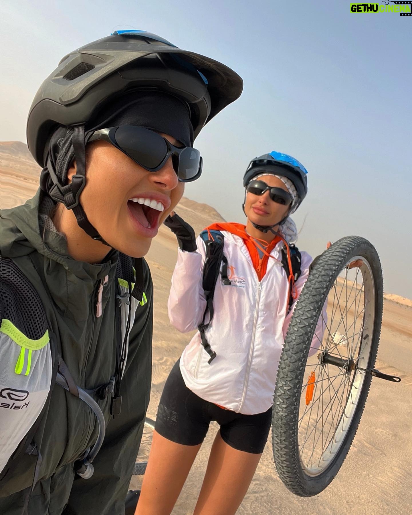 Marine El Himer Instagram - Se battre pour une cause juste est déjà une victoire 🚲🇲🇦 @sahraouiyamaroc @sosvillagesdenfantsmaroc Cagnotte solidaire pour la construction du 6 éme villlage d’enfant sos au Maroc à Dakhla 🇲🇦 https://www.sos-maroc.org/sahraouiya/ #marocco #love #warrior #sisters #proud