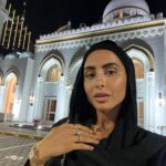 Marine El Himer Instagram - Que ce Ramadan soit celui qui guérira nos cœurs et nos âmes, Amin. A tous ceux qui souffrent en silence mais par dignité montrent un visage joyeux... Qu’Allah vous ouvrent les portes du bonheur 🤲🏽✨ #ramadan #2024