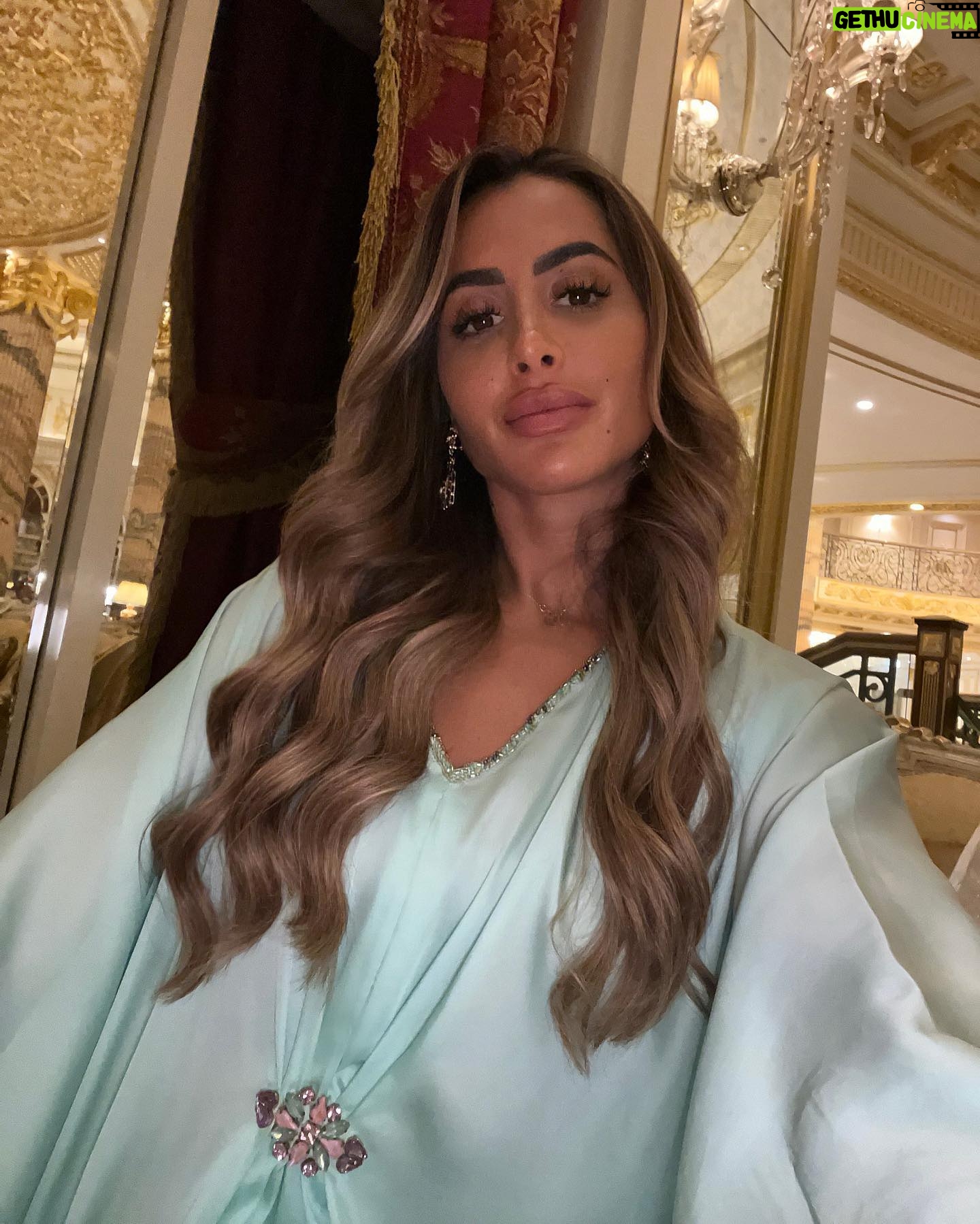 Marine El Himer Instagram - Princesse Jasmine 👸🏽🩵 Encore 5 princesses peuvent bénéficier de -20% sur ma dernière collection de gandoura @maryam.online.couture avec le code ✨ MARYAM ✨ 👇🏽 https://www.maryamonline.com #photooftheday #love #pretty •publicité