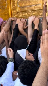 Marine El Himer Instagram - Quand tu donnes ton coeur a une relation toxic / VS Quand tu donnes ton coeur à Allah 🤲🏽 Aucune personne ayant vécu des choses douloureuses ne mérite d’être remis en question, quel que soit le moment choisi pour parler de ces sujets. Il m’a fallu du temps pour arriver à poser des mots sur mes maux, pour comprendre certaines choses et pour trouver enfin la force de dire. Certaines relations nous marquent plus que d'autres et créent des blessures profondes qu’on occulte longtemps afin de ne pas y faire face. Je trouve aujourd’hui le courage de vous en faire part en image pour, je l’espère, aider d’autres femmes à dénoncer l’inacceptable. Ce que j’ai accepté et ce qui, maintenant guérie, je ne tolérerais plus jamais. Interprétez comme bon vous semble ce que je vous partage, l’essentiel à présent et que je sois transparente avec ce que j’ai longtemps enfouis en moi. On dit souvent que derrière un mal se cache un bien, derrière celui-ci un soulagement et un apaisement pour moi qu'aucun mot ne me retirera 🤲🏽🤍