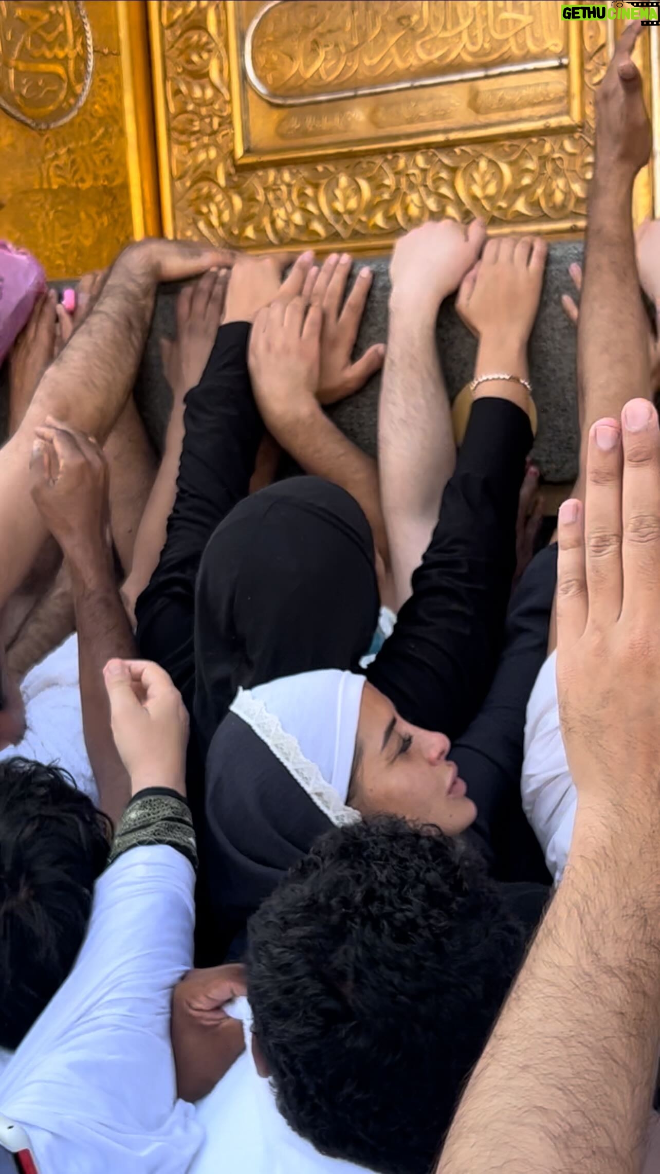 Marine El Himer - 84.4K Likes - Quand tu donnes ton coeur a une relation toxic / VS
Quand tu donnes ton coeur à Allah 🤲🏽
Aucune personne ayant vécu des choses douloureuses ne mérite d’être remis en question, quel que soit le moment choisi pour parler de ces sujets.
Il m’a fallu du temps pour arriver à poser des mots sur mes maux, pour comprendre certaines choses et pour trouver enfin la force de dire.
Certaines relations nous marquent plus que d'autres et créent des blessures profondes qu’on
occulte longtemps afin de ne pas y faire face. Je trouve aujourd’hui le courage de vous en faire part en image pour, je l’espère, aider d’autres femmes à dénoncer l’inacceptable.
Ce que j’ai accepté et ce qui, maintenant guérie, je ne tolérerais plus jamais.
Interprétez comme bon vous semble ce que je vous partage, l’essentiel à présent et que je sois transparente avec ce que j’ai longtemps enfouis en moi.
On dit souvent que derrière un mal se cache un bien, derrière celui-ci un soulagement et un apaisement pour moi qu'aucun mot ne me retirera 🤲🏽🤍