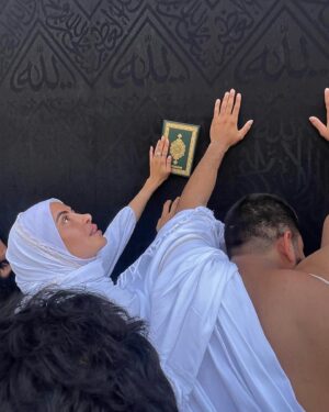 Marine El Himer Instagram - Labbayk Allâhoumma Omra 🤲🏽
Je réponds à ton appel, Ô Allah, par une Omra 🕋