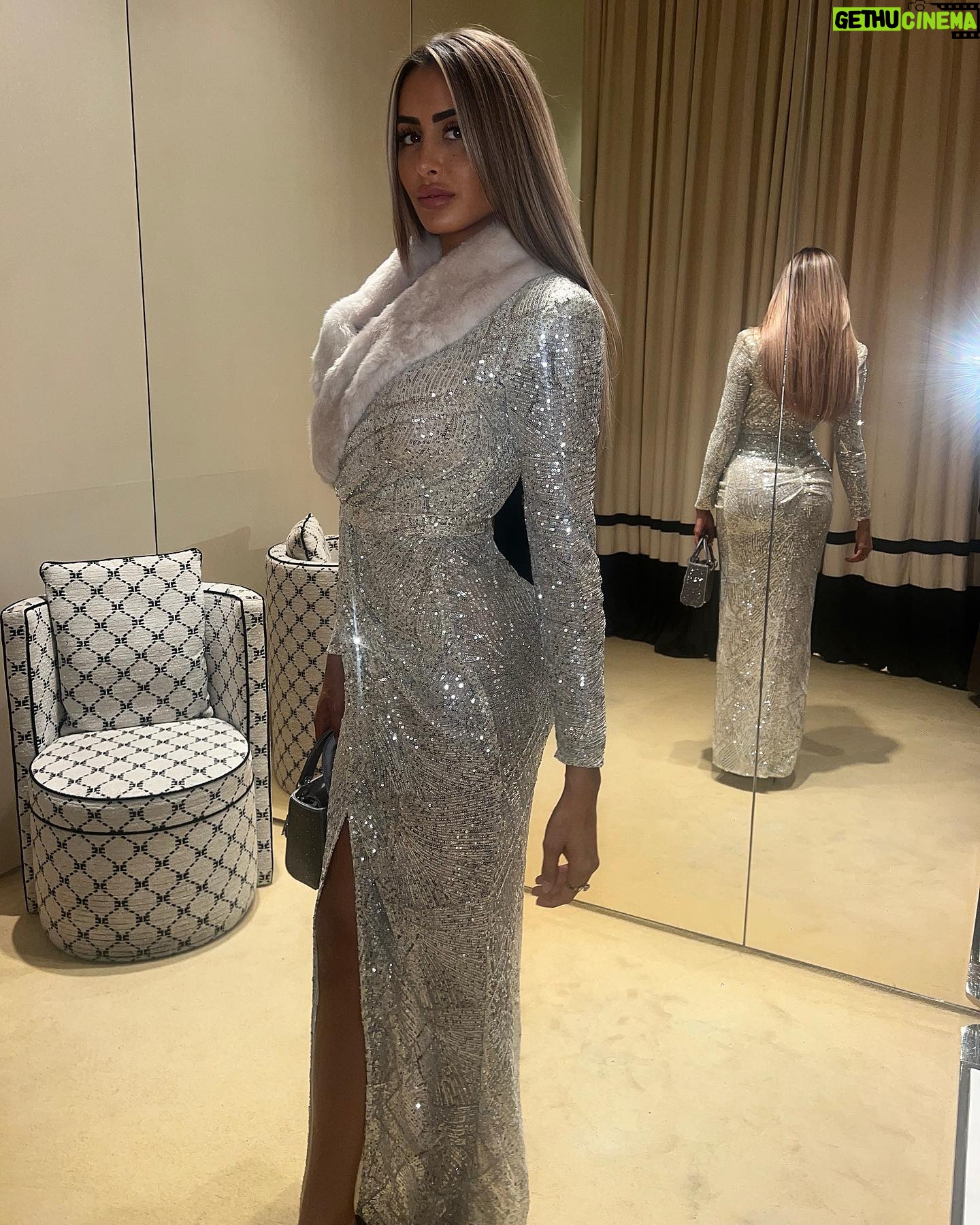 Marine El Himer Instagram - Ready to New Year with @elisabettafranchi and you 🌹