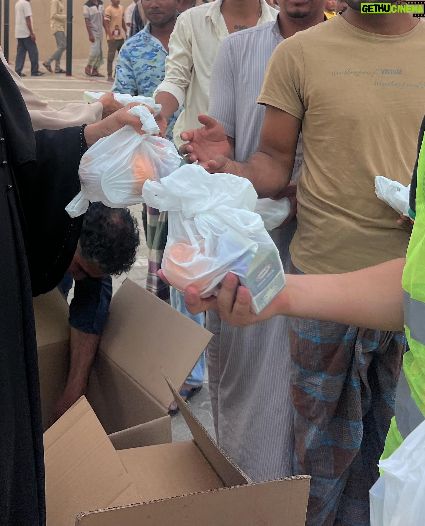Marine El Himer Instagram - C’est le coeur empli d’émotion que je suis allée à la rencontre de ceux qui ne demandent qu’un signe d’aide, d’humanité et d’espoir. Si la vie m’a bien appris une chose c’est de faire le bien autour de soi, de tendre la main à son prochain, qu’elle que soit la nature et la valeur de la Sadaqa. Faites selon vos moyens et vos possibilités ; mais surtout n’attendez rien en retour, car la récompense ultime est celle accordée par le tout puissant 🤲🏽🤍✨ #photooftheday ✨
