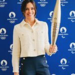 Marine Lorphelin Instagram - Quel honneur 🥹 @paris2024 🇫🇷 Si la petite Marine de 10 ans avait su… elle n’y aurait pas cru. Elle qui rêvait de devenir championne olympique. Porter la flamme olympique, c’est pour moi, vous l’aurez compris, un rêve d’enfant. Mais aussi un accomplissement en tant que femme. Et une grande fierté en tant que Française. Je vous donne rdv dans ma Bourgogne natale, le 12 juillet prochain à Dijon pour célébrer ensemble ce relai de la flamme olympique & vivre un moment historique pour notre pays ! 🥳 Merci au comité olympique, merci à Camille, merci à vous, car c’est grâce à vous que la petite Marine va réaliser son rêve. Jeu concours : Bravo à Isabelle Lafont qui sera aussi relayeuse de la flamme ! 👏🏽 #Paris2024 #Jeuxolympiques