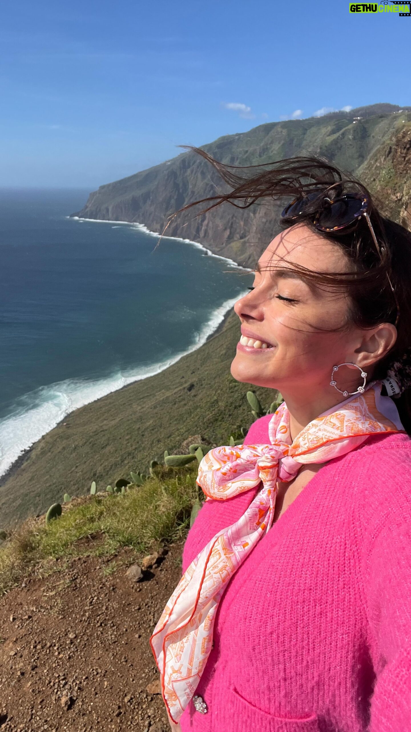 Marine Lorphelin Instagram - Wild & beautifull Madeira 🇵🇹😍 1.2. Pico do Ruivo 3. Ponta do Pargo 4. Ponta de São Lourenço 5. Paul do Mar 6. Levada das 25 Fontes 7. Monte palace tropical garden 8.9. Mercado dos Lavradores 10. Ponta de São Lourenço 11. Praia do Seixal #madeira #madere #travel #voyage #girlstrip