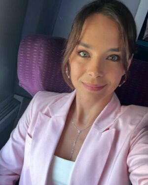 Marine Lorphelin Instagram - Historique 🤩🥹

Merci @paris2024 pour les frissons, pour la communion, lors de cette belle fête du sport & de l’olympisme ! 

Tellement fière d’être une de vos ambassadrices en portant le message du sport santé et du sport pour tous. 

Je n’oublierai jamais ce moment… 
Et les prochains s’annoncent aussi extraordinaires… ⛵️🔥

Un merci tout particulier à ma @camille.emie, Romain Lachens, @laurentericlelay & @francetelevisions 🙏🏽