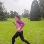 Marine Lorphelin Instagram - After 6 months, dealing with injuries, I AM BACK 👊🏽 Et qu’est ce que ça fait du bien ! Ça a pris du temps, beaucoup d’effort, il y a eu des pleurs et des petites victoires. Je reprends la course à pied, ce sport qui me permet de me sentir bien dans mon corps et dans ma tête. Cette sensation est magique 🥹 Ok le fractionné ne m’avait pas tellement manqué 😂 Outfit @asics Coach @dorian_louvet Running team @teamorangerunning #nevergiveup #running #determined #focus #goals #courseapied #motivation