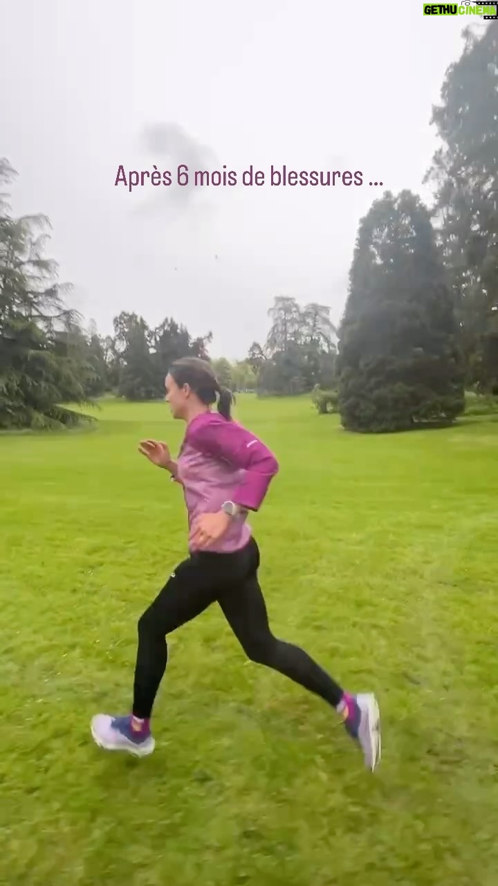 Marine Lorphelin Instagram - After 6 months, dealing with injuries, I AM BACK đđœ Et quâest ce que ça fait du bien ! Ăa a pris du temps, beaucoup dâeffort, il y a eu des pleurs et des petites victoires. Je reprends la course Ă pied, ce sport qui me permet de me sentir bien dans mon corps et dans ma tĂȘte. Cette sensation est magique đ„č Ok le fractionnĂ© ne mâavait pas tellement manquĂ© đ Outfit @asics Coach @dorian_louvet Running team @teamorangerunning #nevergiveup #running #determined #focus #goals #courseapied #motivation