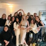 Marine Lorphelin Instagram - Poussière dans l’œil 🥹🍼 Tu vas être une maman géniale ! Je te souhaite le meilleur pour ces prochaines semaines. Love love (you and this baby) 💕 Merci @mesjolisgateaux pour ces petites douceurs aussi jolies que délicieuses ! #babyshower #futuremaman