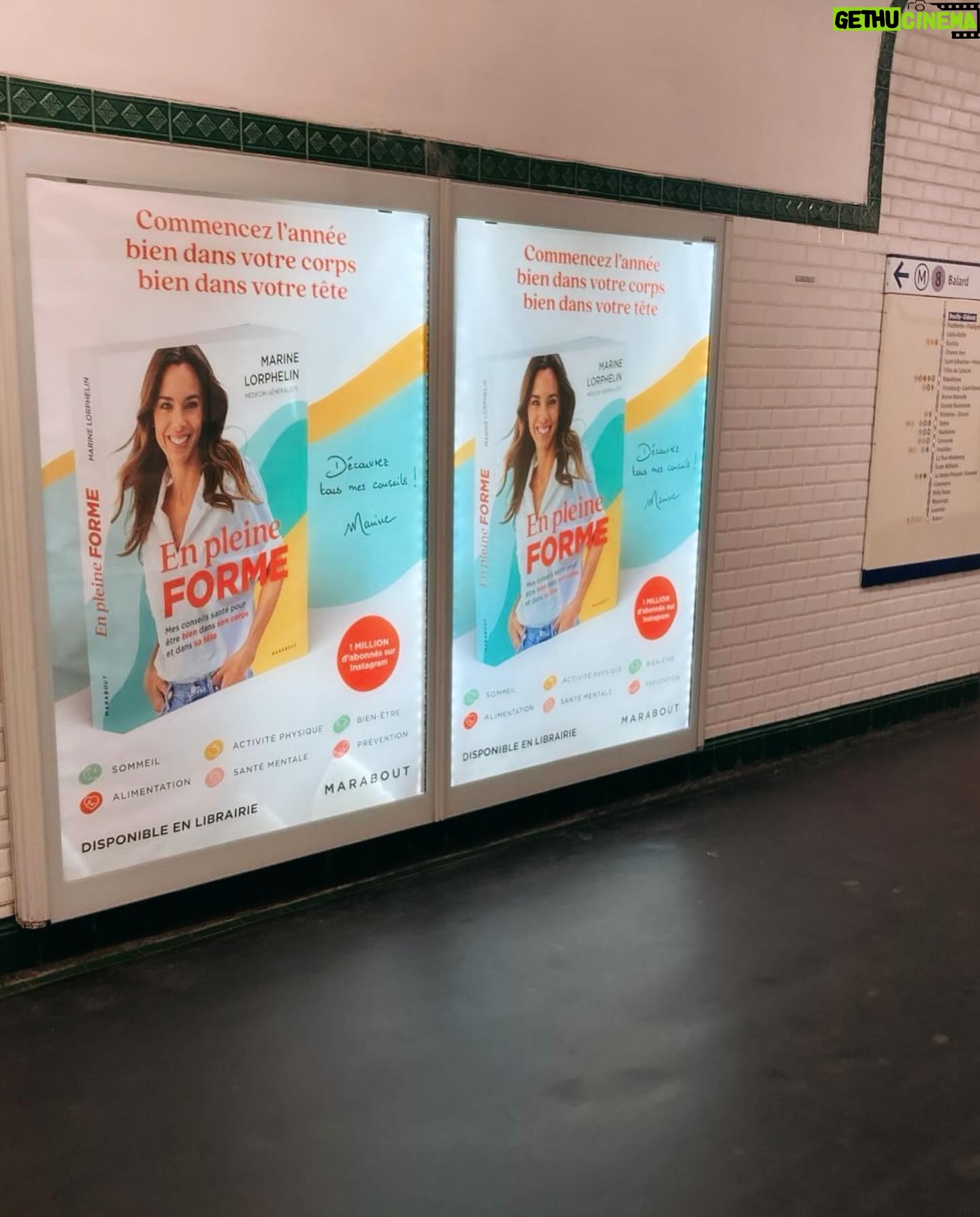 Marine Lorphelin Instagram - Voir mon livre dans le métro Parisien 😱🫣🥹🥳 Vous ne savez pas comme je suis reconnaissante de savoir que le livre a été lu, et sera lu. C’est la meilleure récompense pour celui/celle qui l’écrit ! 💗 C’était un défi de vous proposer un livre sur la prévention de votre santé physique et mentale, dans notre pays où malheureusement ces sujets ont longtemps été oubliés. ⚠️ Mais nous sommes aujourd’hui tous conscients de l’importance de prendre soin de sa santé le plus tôt possible, prévenir avant de guérir. 👩🏽⚕️ Et le médecin en moi est tellement ravie quand je lis vos retours 🙏🏽 « Je me suis remise au sport grâce au programme » « J’ai adopté quelques conseils et mon sommeil s’améliore » « j’ai changé mon alimentation et celle de ma famille » « je me sens moins seule face à mon anxiété » 📖 Ce guide « En pleine forme » est fait pour vous aider à comprendre votre santé, vous donner quelques conseils pratiques et vous accompagner vers le mieux être 🙌🏽 Merci @edition_marabout 😘 #livresante #prevention #medecine #conseilssante