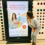 Marine Lorphelin Instagram – Voir mon livre dans le métro Parisien 😱🫣🥹🥳

Vous ne savez pas comme je suis reconnaissante de savoir que le livre a été lu, et sera lu. C’est la meilleure récompense pour celui/celle qui l’écrit ! 💗

C’était un défi de vous proposer un livre sur la prévention de votre santé physique et mentale, dans notre pays où malheureusement ces sujets ont longtemps été oubliés. ⚠️

Mais nous sommes aujourd’hui tous conscients de l’importance de prendre soin de sa santé le plus tôt possible, prévenir avant de guérir. 👩🏽‍⚕️

Et le médecin en moi est tellement ravie quand je lis vos retours 🙏🏽

« Je me suis remise au sport grâce au programme »
« J’ai adopté quelques conseils et mon sommeil s’améliore »
« j’ai changé mon alimentation et celle de ma famille » 
« je me sens moins seule face à mon anxiété »

📖 Ce guide « En pleine forme » est fait pour vous aider à comprendre votre santé, vous donner quelques conseils pratiques et vous accompagner vers le mieux être 🙌🏽

Merci @edition_marabout 😘

#livresante #prevention #medecine #conseilssante