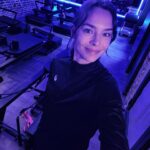 Marine Lorphelin Instagram - Premier récap : sport et émotions 🥹 1. Premier dossard après 7 mois de rééducation : 10 kms de @geneve_marathon 🇨🇭j’avais envie, j’avais hâte mais j’avais peur. Un parcours agréable, une jolie montée de 2 kms, et une sacrée descente, qui m’a un peu secouée, marche 30 sec, puis une arrivée en accélération. Bilan : pas de douleur, soulagement ! 54min 🏃🏽‍♀️ 2. Retour au pilates : du renforcement en profondeur, pour retrouver du gainage👌🏽 3. Amour comme un sanglier, qui va chercher son record sur semi marathon 🚀😍 @stan_gruau 4. Tellement contente… le sourire en dit long malgré la fatigue ! Merci pour l’ambiance @geneve_marathon ! 5. Et un running GÉNIAL organisé par @asicsrunning avec toutes ces super nanas 🥹 partages, encouragements, sourires, tout ce qu’on aime ! Venez vous vider la tête tous les jeudis avec #ParisBougeTonEsprit ! 6. Le dodo qui termine 2ème 🤩 @dorian_louvet la machiiiine 💪🏽 7. Le renfo chez le kiné… ça pique… mais il va falloir continuer encore, encore… #sport #running #emotions #courseapied