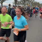 Marine Lorphelin Instagram - Premier récap : sport et émotions 🥹 1. Premier dossard après 7 mois de rééducation : 10 kms de @geneve_marathon 🇨🇭j’avais envie, j’avais hâte mais j’avais peur. Un parcours agréable, une jolie montée de 2 kms, et une sacrée descente, qui m’a un peu secouée, marche 30 sec, puis une arrivée en accélération. Bilan : pas de douleur, soulagement ! 54min 🏃🏽‍♀️ 2. Retour au pilates : du renforcement en profondeur, pour retrouver du gainage👌🏽 3. Amour comme un sanglier, qui va chercher son record sur semi marathon 🚀😍 @stan_gruau 4. Tellement contente… le sourire en dit long malgré la fatigue ! Merci pour l’ambiance @geneve_marathon ! 5. Et un running GÉNIAL organisé par @asicsrunning avec toutes ces super nanas 🥹 partages, encouragements, sourires, tout ce qu’on aime ! Venez vous vider la tête tous les jeudis avec #ParisBougeTonEsprit ! 6. Le dodo qui termine 2ème 🤩 @dorian_louvet la machiiiine 💪🏽 7. Le renfo chez le kiné… ça pique… mais il va falloir continuer encore, encore… #sport #running #emotions #courseapied