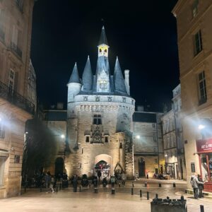 Marine Lorphelin Instagram - Découverte du Bordelais avec @stan_gruau 😍🍇

L’histoire des négociants à Bordeaux 
St Emilion, ses galeries souterraines et son vin évidement ! 
Sauternes, avec une dégustation exceptionnelle au Château d’Yquem.

J’espère que vous avez passé de belles fêtes de Pâques 🐣

- ceci n’est pas une collaboration commerciale - 
- l’abus d’alcool est dangereux pour la santé (on ne le répétera jamais assez) il est à consommer avec modération ! -

#Bordeaux #weekend