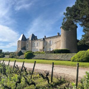 Marine Lorphelin Instagram - Découverte du Bordelais avec @stan_gruau 😍🍇

L’histoire des négociants à Bordeaux 
St Emilion, ses galeries souterraines et son vin évidement ! 
Sauternes, avec une dégustation exceptionnelle au Château d’Yquem.

J’espère que vous avez passé de belles fêtes de Pâques 🐣

- ceci n’est pas une collaboration commerciale - 
- l’abus d’alcool est dangereux pour la santé (on ne le répétera jamais assez) il est à consommer avec modération ! -

#Bordeaux #weekend