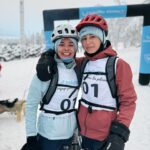 Marine Lorphelin Instagram - Laponie x @defi_delles : J3 dépassement de soi et émotions fortes 🥹 - invitation - 1. Une arrivée après 16kms de run & bike TELLEMENT DIFFICILE 🥹 larmichettes mais grande fierté ! Bravo à mon binôme qui a tenu bon au mental 💪🏽 2. Les girls trop heureuses d’avoir terminé cette course ! 3. Mon caneton ❤️ 4. Ces nanas en or, quelle belle rencontre ! Prêtes à affronter le froid à 8h du matin 😅 5. À taaaaaable, trop faiiiiim 🤤 6. Je meurs d’amour avec les bébés huskies alaska ! 7. Le chien de traîneau, une expérience MAGIQUE, un sentiment de liberté indescriptible 🐕 8. On a piloté le traîneau, quel kiffe ! Merci @defi_delles pour cette découverte de la Laponie Finlandaise, je n’oublierai jamais 🩵 #emotions #runandbike #depassementdesoi #laponie #chiendetraineau