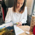 Marine Lorphelin Instagram - Dernier mois à 30 ans🤓🌸 Nouveaux challenges, nouvelles envies. Ma nouvelle vie professionnelle se dessine, doucement mais sûrement. La médecine me manque, j’y reviens. J’ai pris confiance en moi et je travaille pour mon projet professionnel. 1. Voir la vie en rose 🌸 2. Conférence Sport Santé Femmes avec @groupebpce 3. Tournage good vibes 💃🏾 avec la meilleure équipe ! 4. Et dans le train… 5. Coucou ! 6. Conférence santé des jeunes avec @chu_saintetienne 👩🏻‍⚕️ 7. Dédicaces de mon livre 📖 8. Ça bosse la thèse ! 9. Team rocket @webediafr @claralhgr 😘 10. Au magazine de la santé avec la pétillante @drdianakadouch !