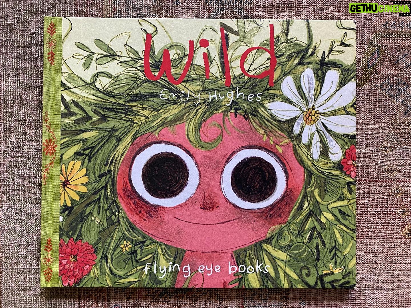 Marion Cotillard Instagram - #♥️book @flyingeyebooks @plaidemily