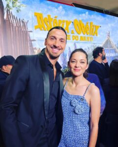 Marion Cotillard Instagram - THIS happened!!! Crâner un peu 😬 @asterixetobelixlempiredumilieu Le 1er février en salle!