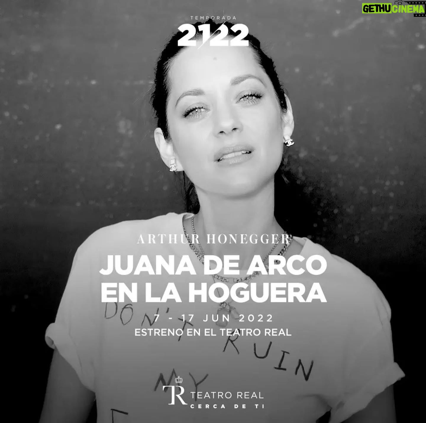 Marion Cotillard Instagram - La joie de reprendre ce rôle avec @lafuradelsbaus @alex__olle @mena_juanjo @teatro_real Représentations 7, 8, 10, 11, 14, 16 et 17 juin: 19h30 12 juin: 18h00 #Repost @teatro_real ・・・ Marion Cotillard protagoniza 'Juana de Arco en la hoguera', de Honegger 🎭 ¡Exactamente un mes para el estreno en el Teatro Real! En serio, ¿te lo vas a perder? 🎟️ Con dirección de escena de @alex__olle y dirección musical de @mena_juanjo 🎶 #TeatroReal2122 #JuanaDeArcoEnLaHoguera #Honegger #JeannedArcaubûcher #Ópera #Madrid #Oratorio
