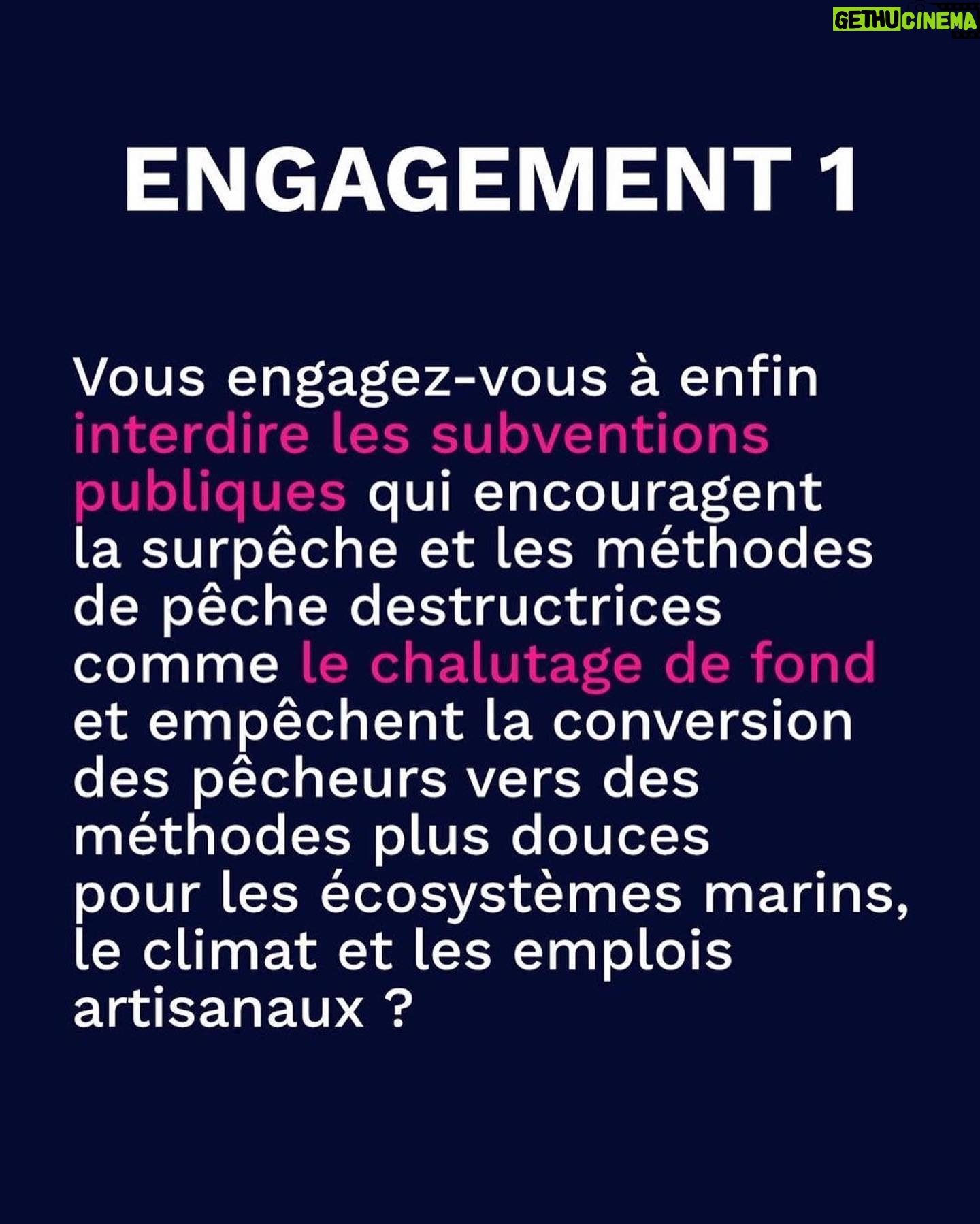Marion Cotillard Instagram - #Repost @claire_nouvian ・・・ 🚨J’ai besoin de vous pour obtenir des engagements ambitieux et concrets pour le climat et la biodiversité. Comment agir? Merci de taguer @emmanuelmacron en commentaire et de partager ce post autour de vous. L’écologie a été la grande oubliée de cette présidentielle et dans quelques jours aura lieu le DERNIER DEBAT de la présidentielle. Nous avons l'opportunité d'imposer nos demandes et d'exiger des engagements concrets. Il reste 4 jours. Je compte sur vous ! Claire *** M. @emmanuelmacron : pas de quinquennat sans climat. 3 ans. C’est le temps qu’il reste pour réduire drastiquement les émissions de gaz à effet de serre si nous voulons conserver un monde vivable. Dans cette course contre la montre, l’océan est notre meilleur allié. Historiquement, l’océan a absorbé 93% de l'excédent de chaleur généré par les activités humaines ainsi que les émissions de gaz à effet de serre. L’océan absorbe ainsi chaque année entre un quart et près d'un tiers de nos émissions globales de CO2 et agit comme le principal régulateur du climat de notre planète. L’océan est de fait notre meilleur allié dans le combat que nous devons mener contre la crise climatique. Détruire l’océan, c’est nous condamner collectivement. Et pourtant, nous infligeons aux océans et aux pêcheurs artisans d’immenses dégâts liés aux activités de pêche industrielle. C’est à cela qu’il faut mettre fin. D’urgence. Nous avons besoin de 4 engagements concrets. (A retrouver dans les slides)