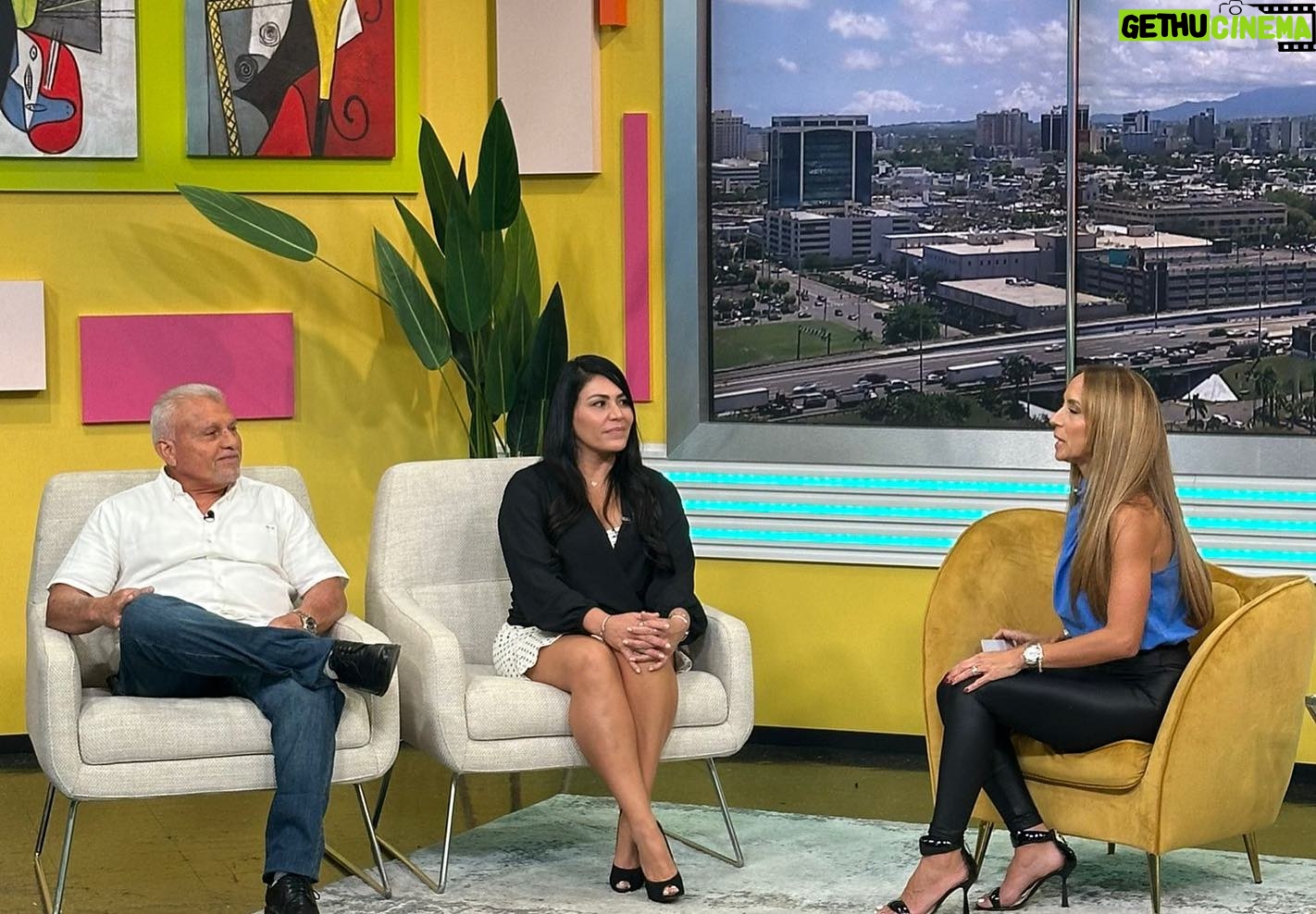 Maripily Instagram - Entrevista con el padre de Maripily, Héctor Rivera y la hermana de ella, Glorimar, quienes aseguran que ella cocina bien y no salado como ha trascendido en @lacasadelosfamosostlmd @alexandraalas12 @alexandrafuentes @telemundopr @bermu13 #MaripilyaLaFinal #TeamMaripily #TeamHuracanBoricua