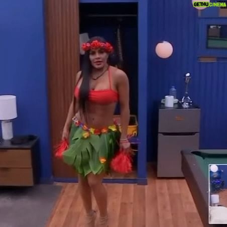 Maripily - 23.1K Likes - Mis amores aquí disfrutando de la Fiesta Hawaiana 🌺🗿 yo no sé meniarlo, no me sale yo tengo varilla pero lo hacemos, miren al Hawaiano más bello #TeamTierra Romeh
MARIPILY TE AMAMOOOSSSS ❤️😂 SEGUIMOS VOTANDOOOOO www.Telemundo.com/show/lacasadelosfamosos/vota