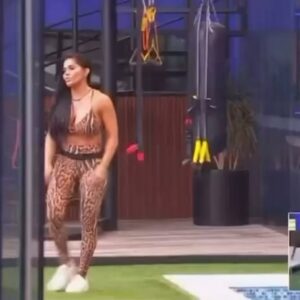Maripily Instagram - Los “Fogateros” dicen: “Tranquila que te empacamos las cosas para que se vayas por ahí pa’ bajo” ESPECÍFICAMENTE LA REPRESENTANTE DE VALORES 🤡 

La verdad que esa baja’ de escalera cada vez será más ÉPICA 🥵🙊 #TeamMaripily #TeamHuracanBoricua HAY QUE DEJÁRSELA CAER A ESTA GENTE FUERTEMENTE💥 HOY 7pm NOS DEJAMOS SENTIR NUEVAMENTE EN LA ÚLTIMA RONDA DE VOTACIONES 🗳️🥷 #MaripilySeQueda #MaripilyFinalista