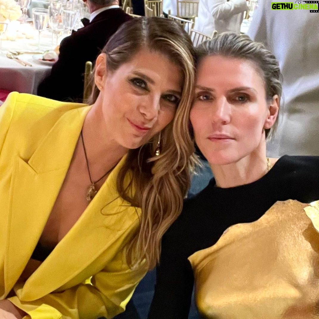 Marisa Tomei Instagram - Brava to @gabrielahearst clapping 👏🏼