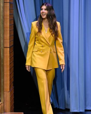 Marisa Tomei Instagram - Love to my glam squad… 

Hair #heleneeavy
Makeup @jameskaliardos 
Styling @cryoungin 
Suit @gabrielahearst 
Shoes @manoloblahnik 
Jewels @jenniferfisherjewelry