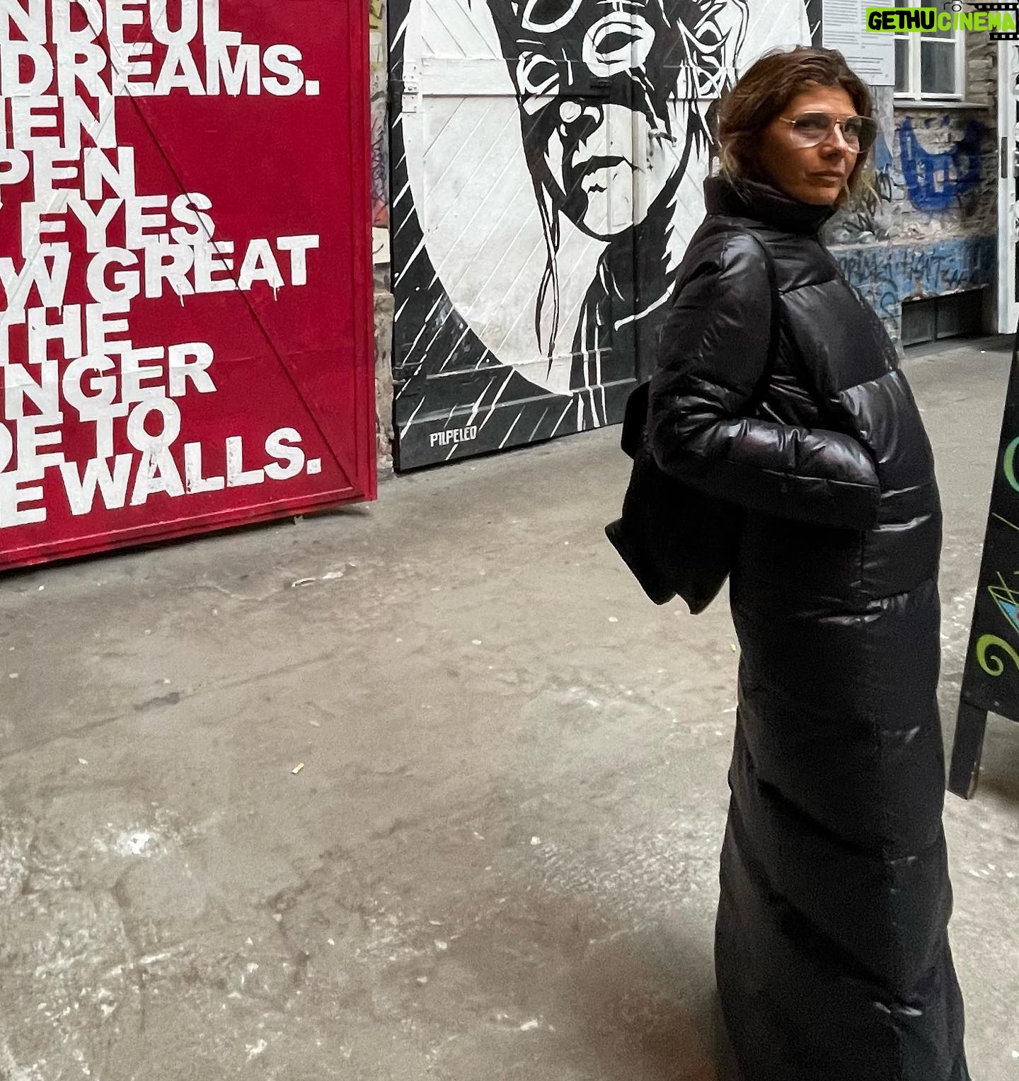 Marisa Tomei Instagram - Hello Berlin⦠what a time š„§