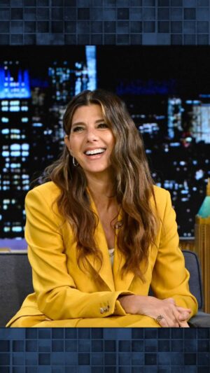 Marisa Tomei Instagram - @marisatomei talks the @marvel multiverse while eating a famous Lioni’s “Marisa Tomei” sandwich! #FallonTonight