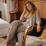 Marisa Tomei Instagram - I had such a fun opportunity to work with an iconic American luggage brand, @briggsandriley. They believe a life well lived is a life well-traveled, and their luggage pieces embody that. Check them out and watch our interview clips all about the Art of Travel. I'll be doing a fan giveaway too, so stay tuned! #briggsandriley #ArtofTravel