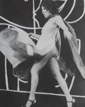 Marisa Tomei Instagram - #BetteMidler showing off her assets as she accepts Harvard's Hasty Pudding award for Woman of the Year, 1976.