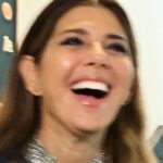 Marisa Tomei Instagram - What a week! Thank you @juliendossena @pacorabanne Makeup @philippverheyen Hair @giannandreahair Styles @stylistjenrade