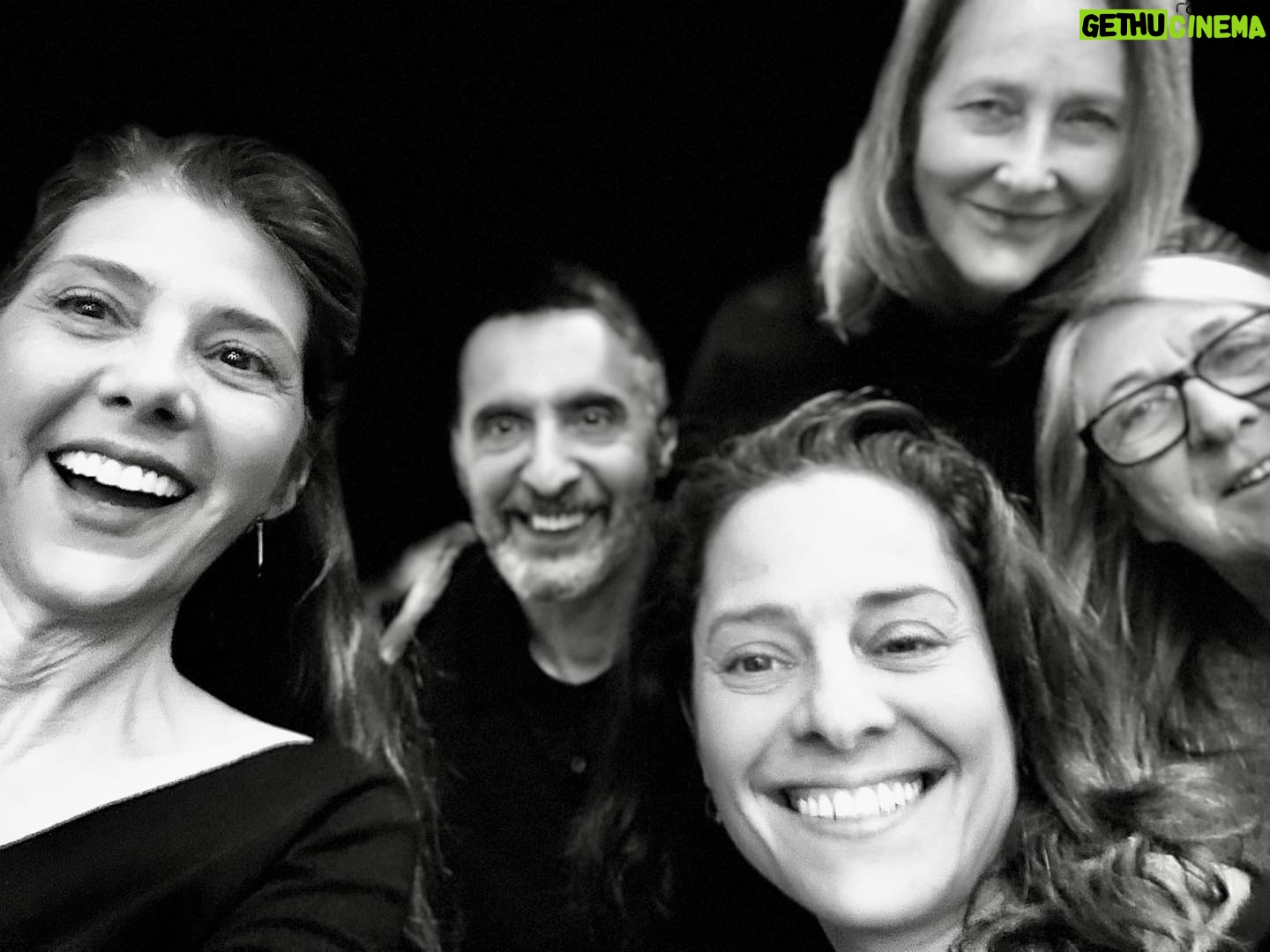 Marisa Tomei Instagram - Dream come true to work @nationaltheatre with @john_turturro and co 🪄🌹