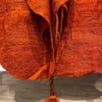 Marisa Tomei Instagram - Don’t miss the Magdalena Abakanowicz show at @tate modern. A forest  and desert of fiber sculptures.