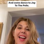 Marisa Tomei Instagram - “Come dance to Joy To The Polls!” 💌📬️ If you were waiting for an invitation to make your voice heard this Election Day, @marisatomei and @joytothepolls are rolling out the red carpet. ⁠ ⁠ 🗳️ This Nov. 8th, make a plan to #VOTE and if you’re in Philly, make sure you’re following @JoyToThePolls to find out where DJ @questlove, @djjazzyjeff, @djdiamondkuts, and @cosmobaker will be popping up with surprise sets outside polling places all over town to get you grooving while you wait in line to vote — with host @daynejordan3d our friends at @pizzatothepolls🍕! ⁠ 💃🏽🕺🏻🪩🎵 We’re dancing voting like our rights depend on it — because they do. The stakes are high this November 8th, as Marisa reminds us: “This election, our rights and our freedoms are on the line so we have to vote like we never have before. We have to protect them.” ⁠ ⁠ #JoyToThePolls #GOTV #Midterms #Midterms2022 #ElectionDay #PAvotes #Philadelphia #Pennsylvania #Philly ⁠